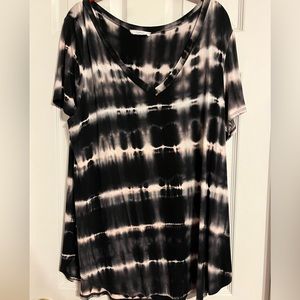 Chic Soul Boutique 3X Tee with black and white tie-dye detail.